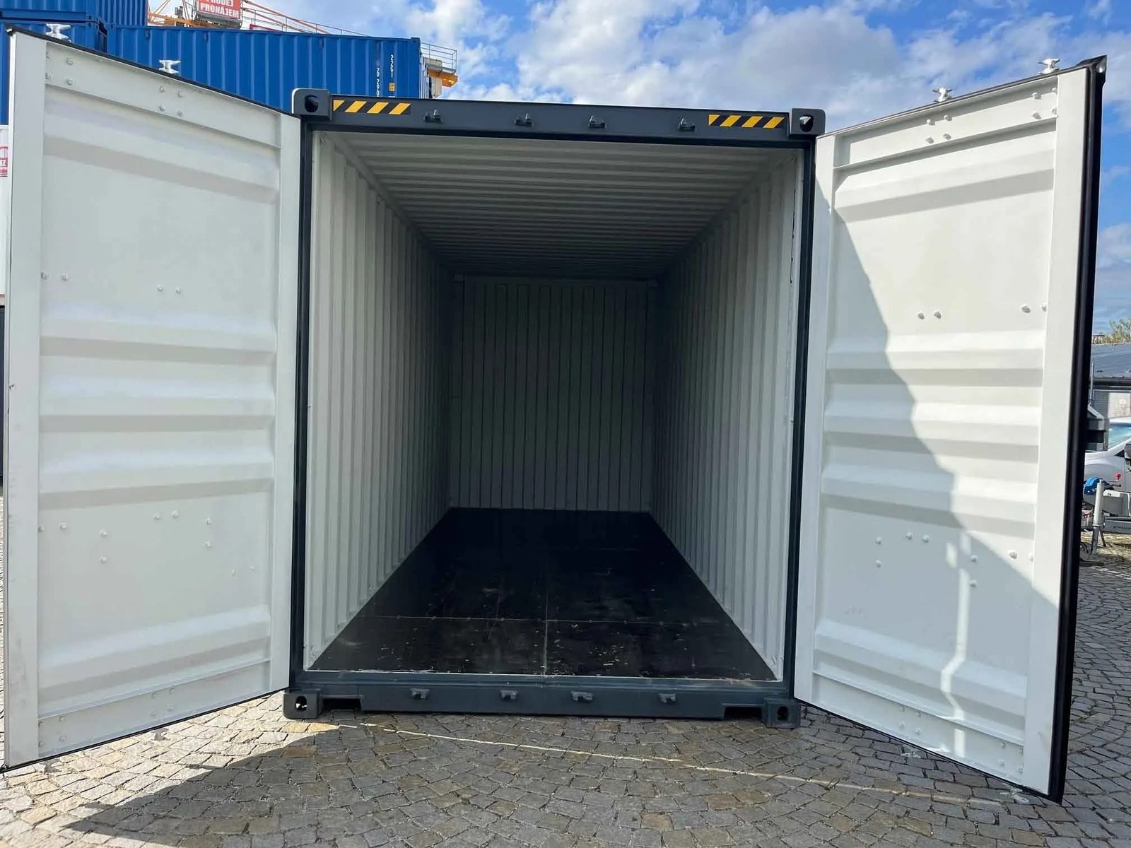 20 fods high cube container portes ouvertes intérieur