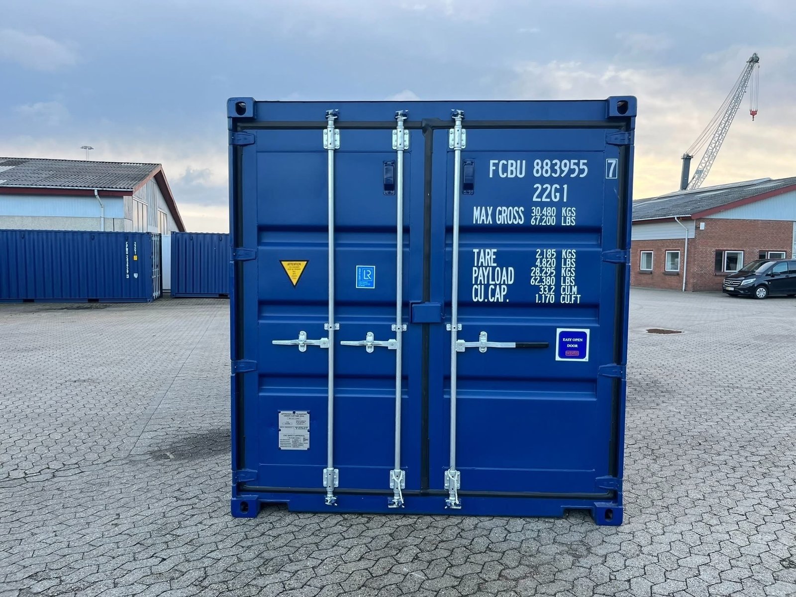 20 fods isoleret container blå marine porte facade