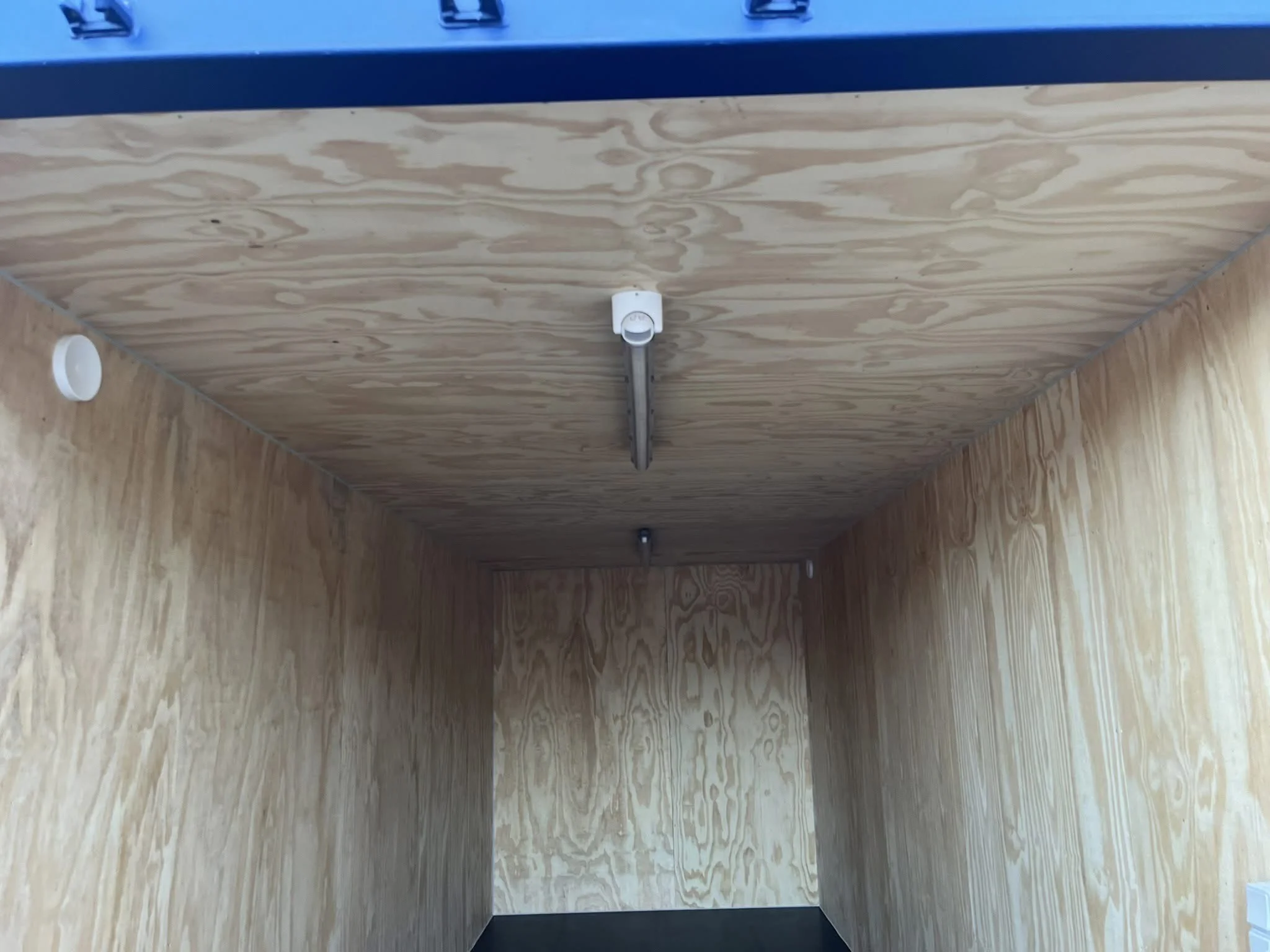 20 fods isoleret container blå marine loftsbelysning