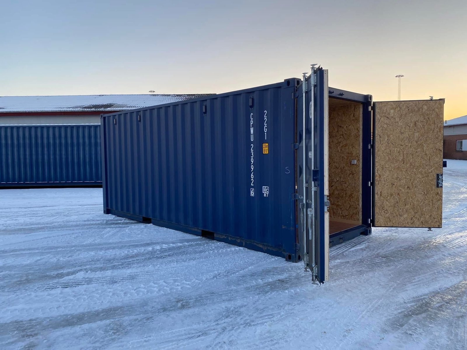 20 fods blå isoleret container vue latérale porte ouverte