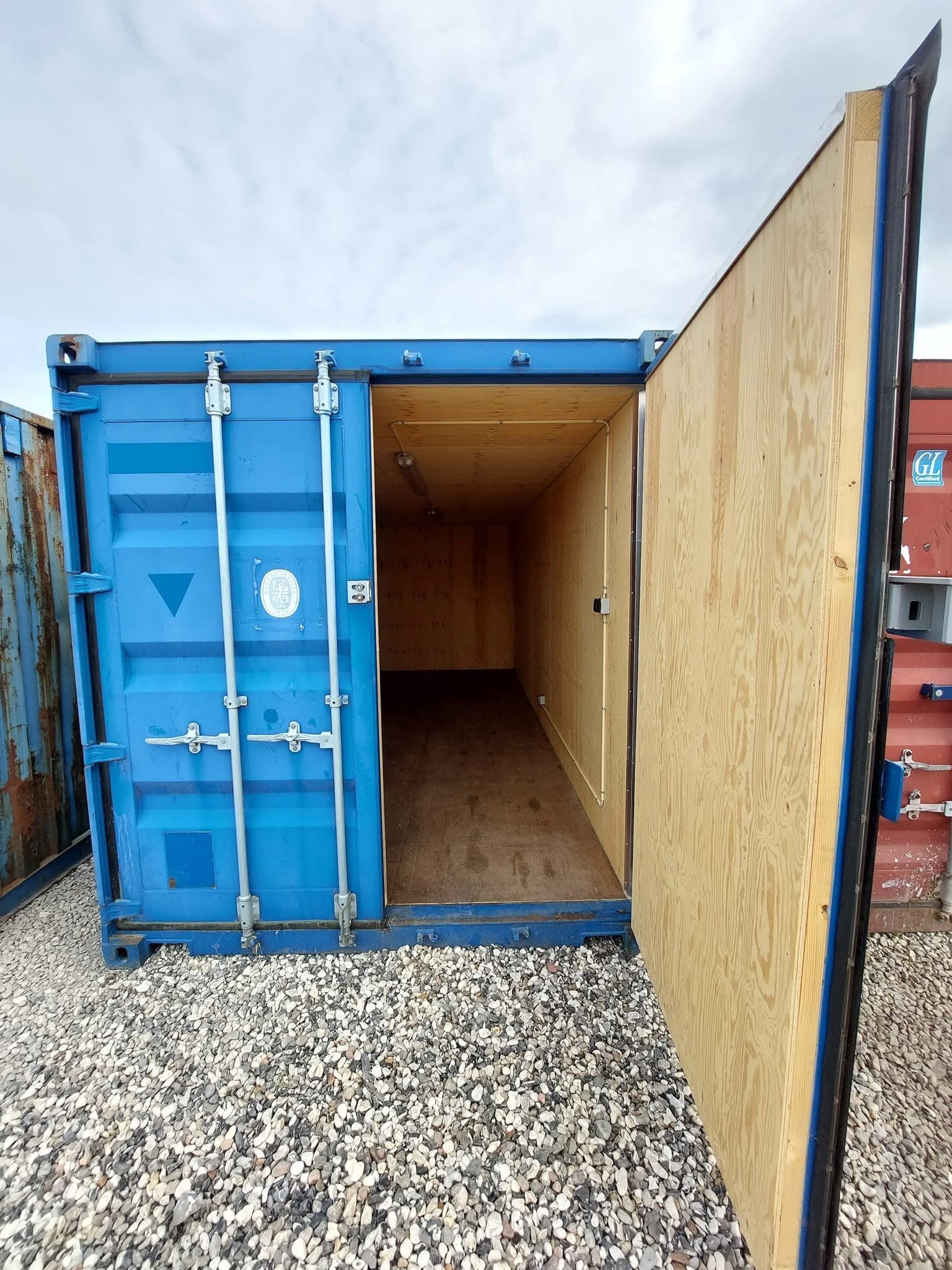 20 fods blå isoleret container portes ouvertes