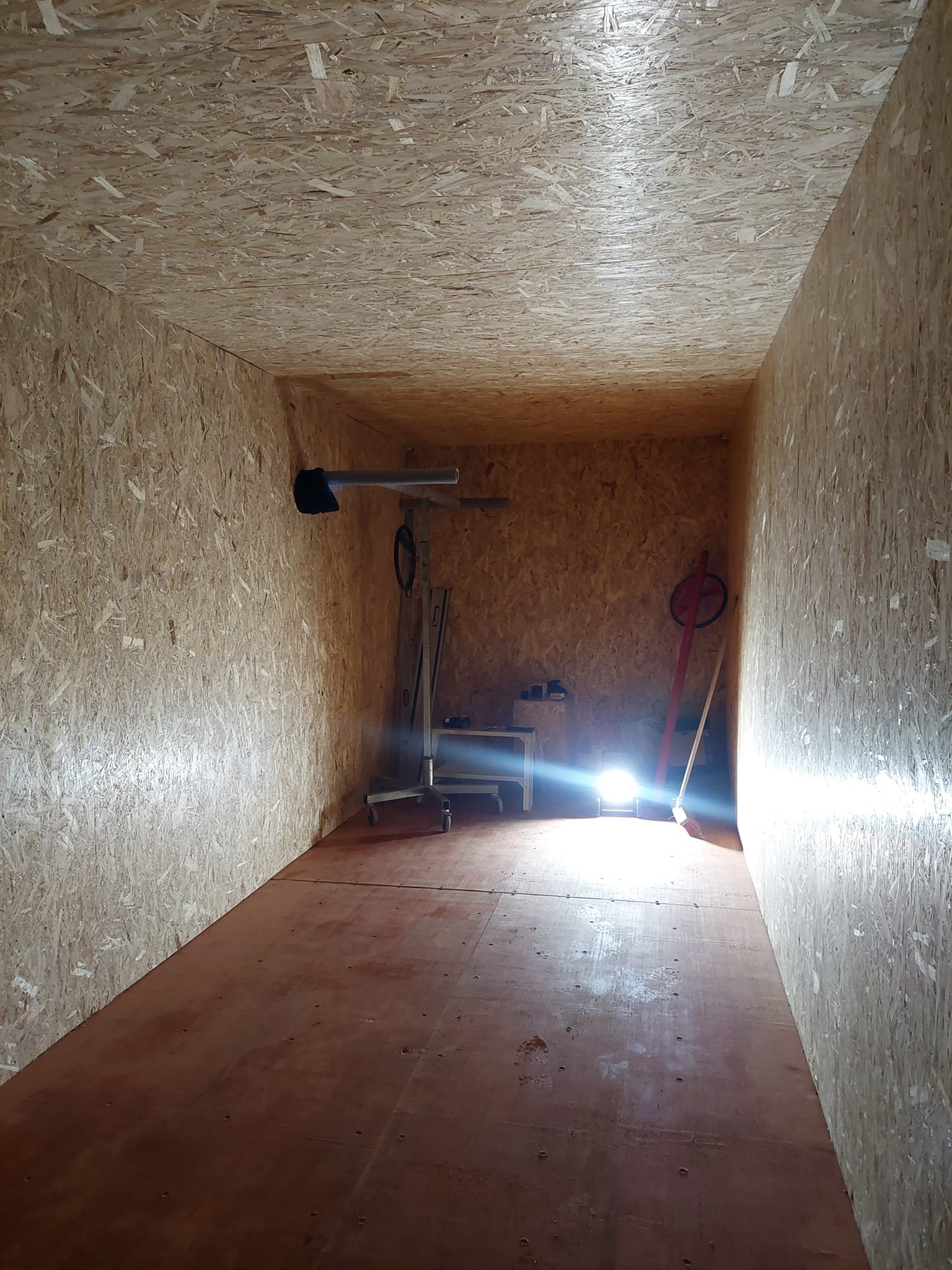 Isoleret container antracit indeni
