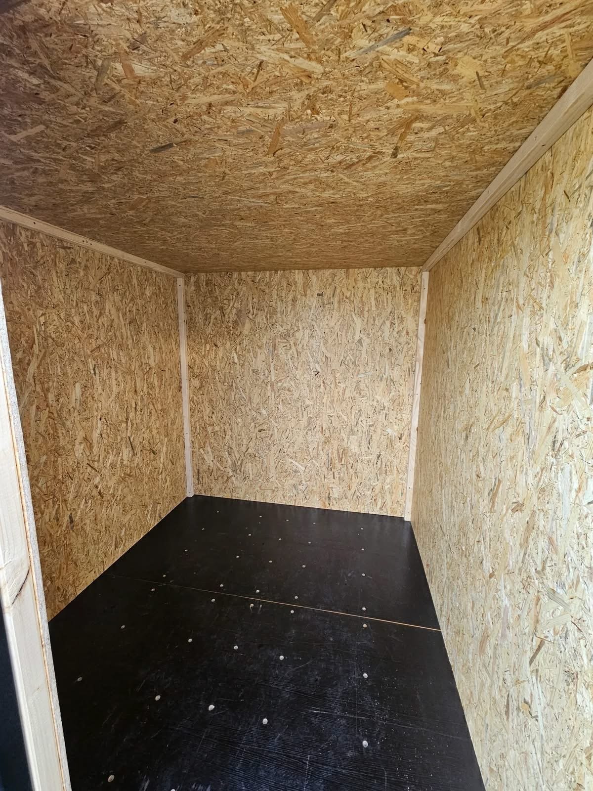 8 fods isoleret container interieur bois