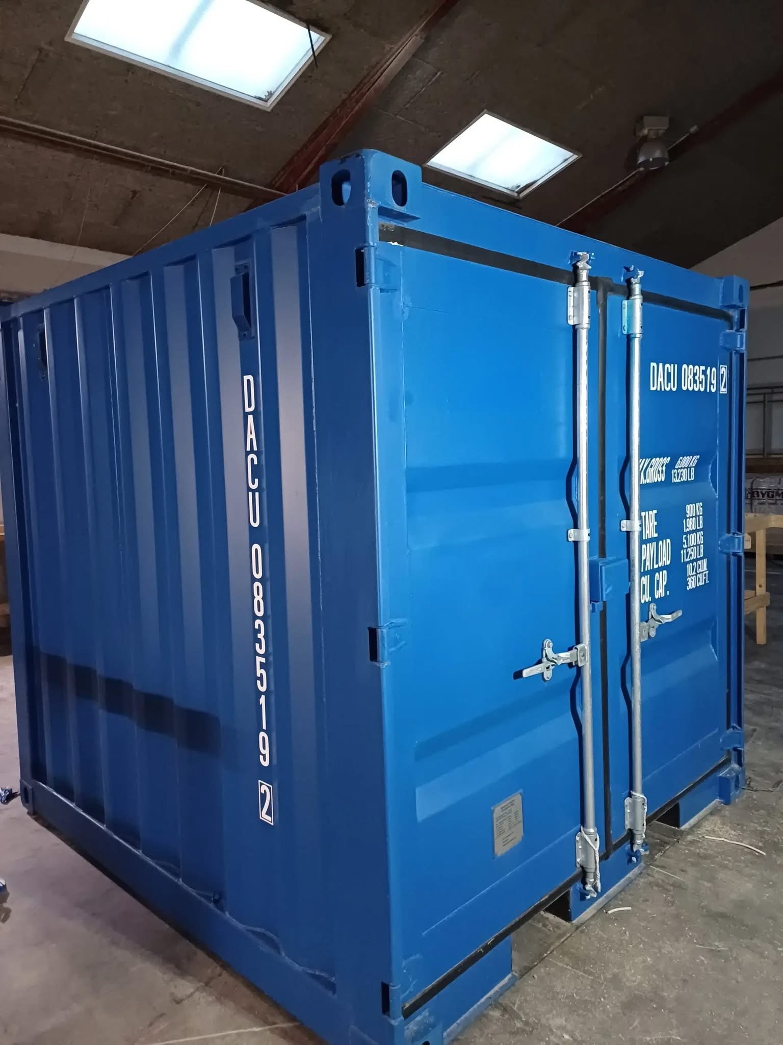 8 fods isoleret container blaa vue 3/4