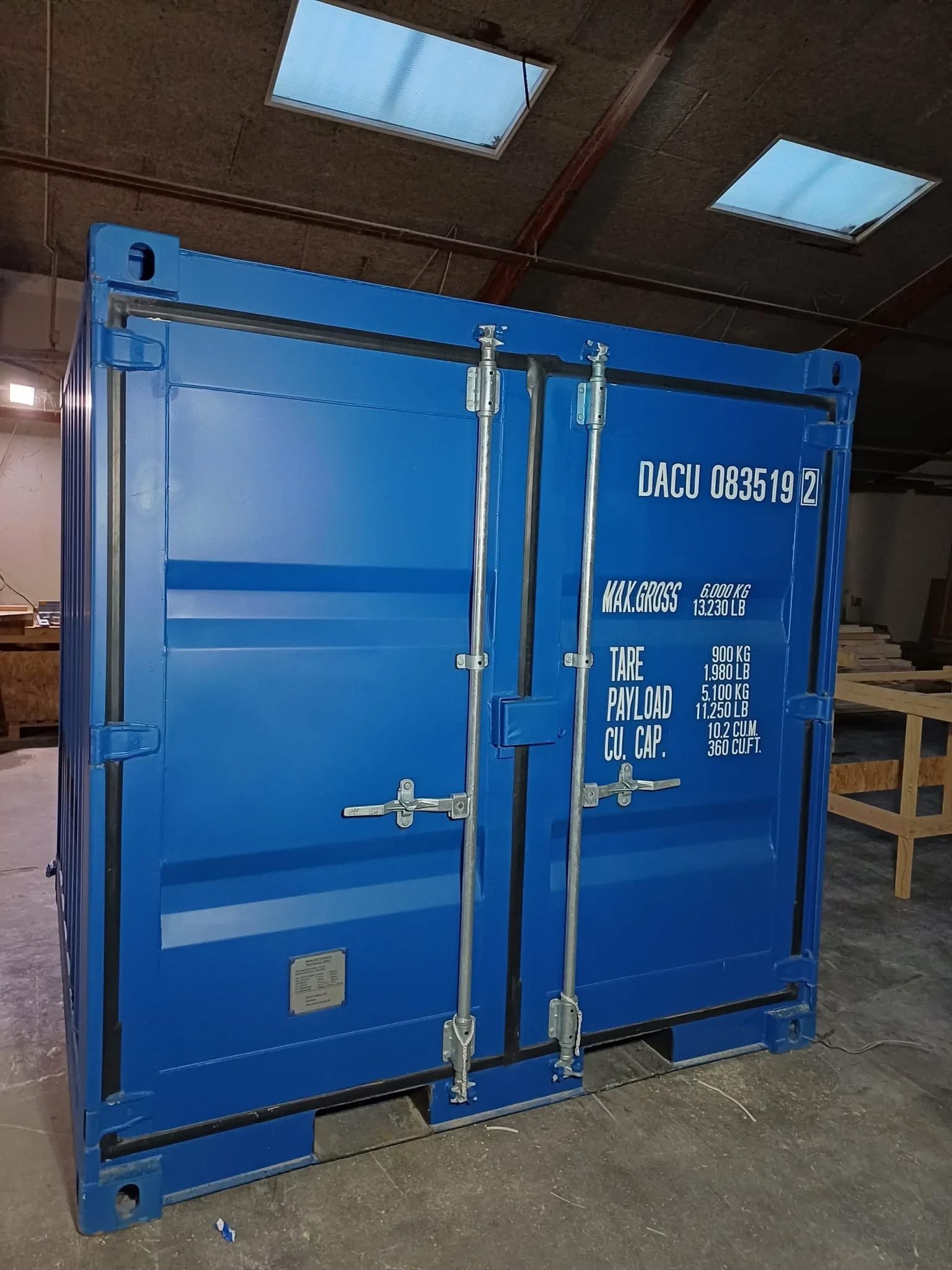 8 fods isoleret container facade donnees