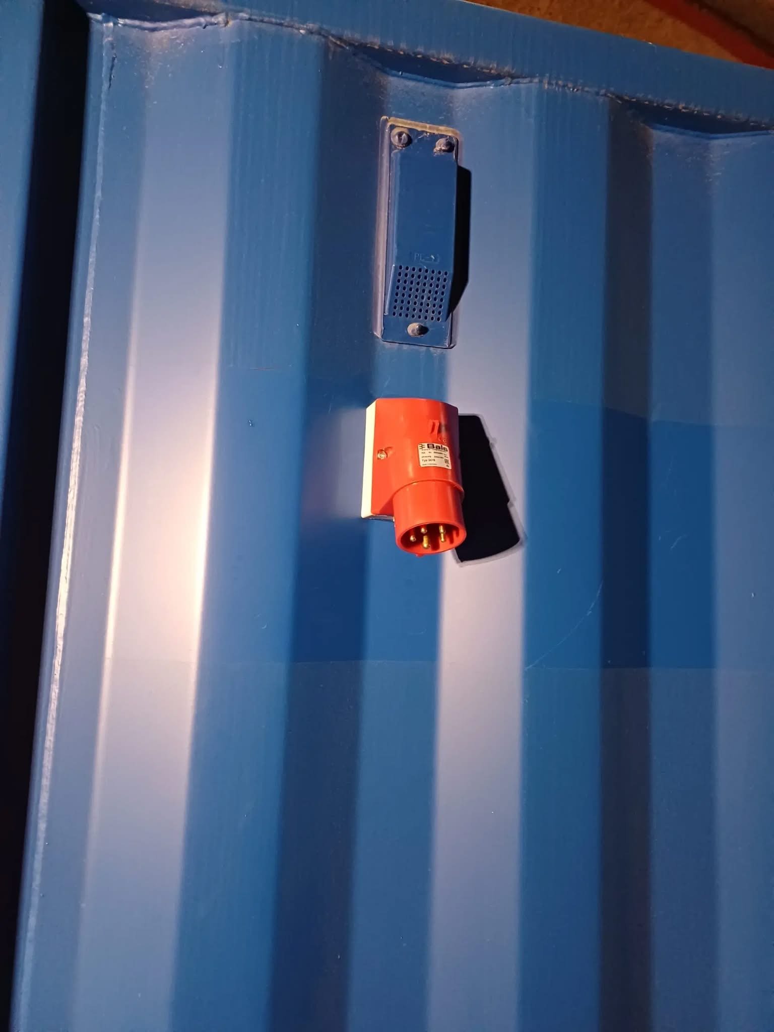 8 fods isoleret container prise electrique