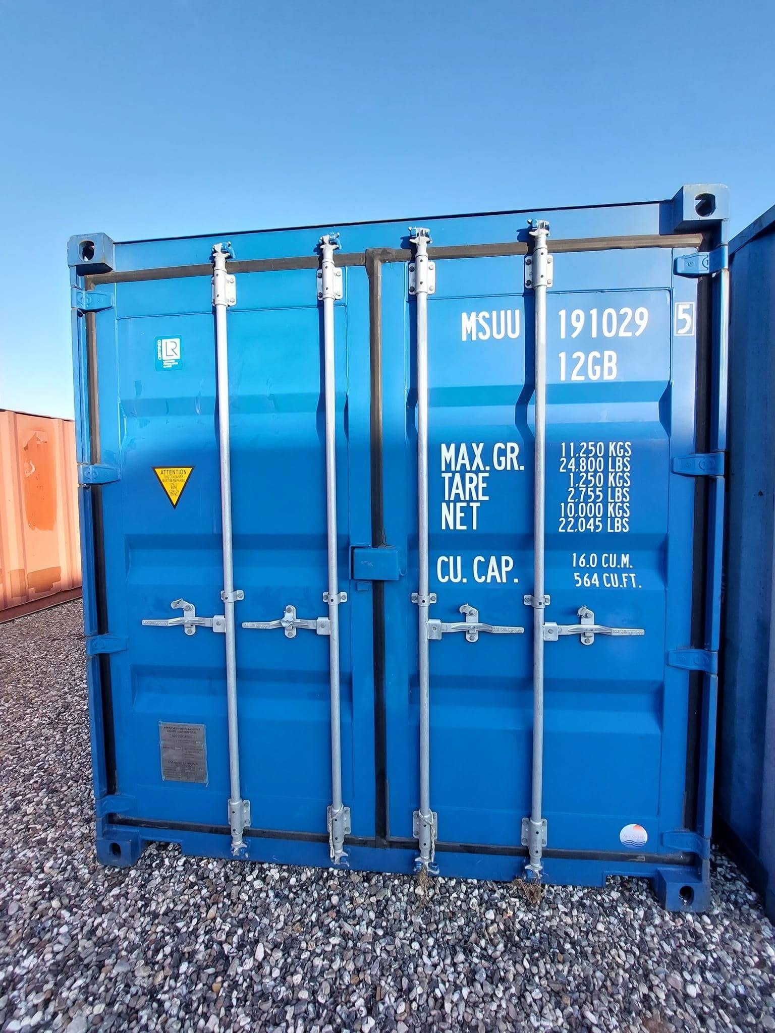 10 fods isoleret container facade donnees
