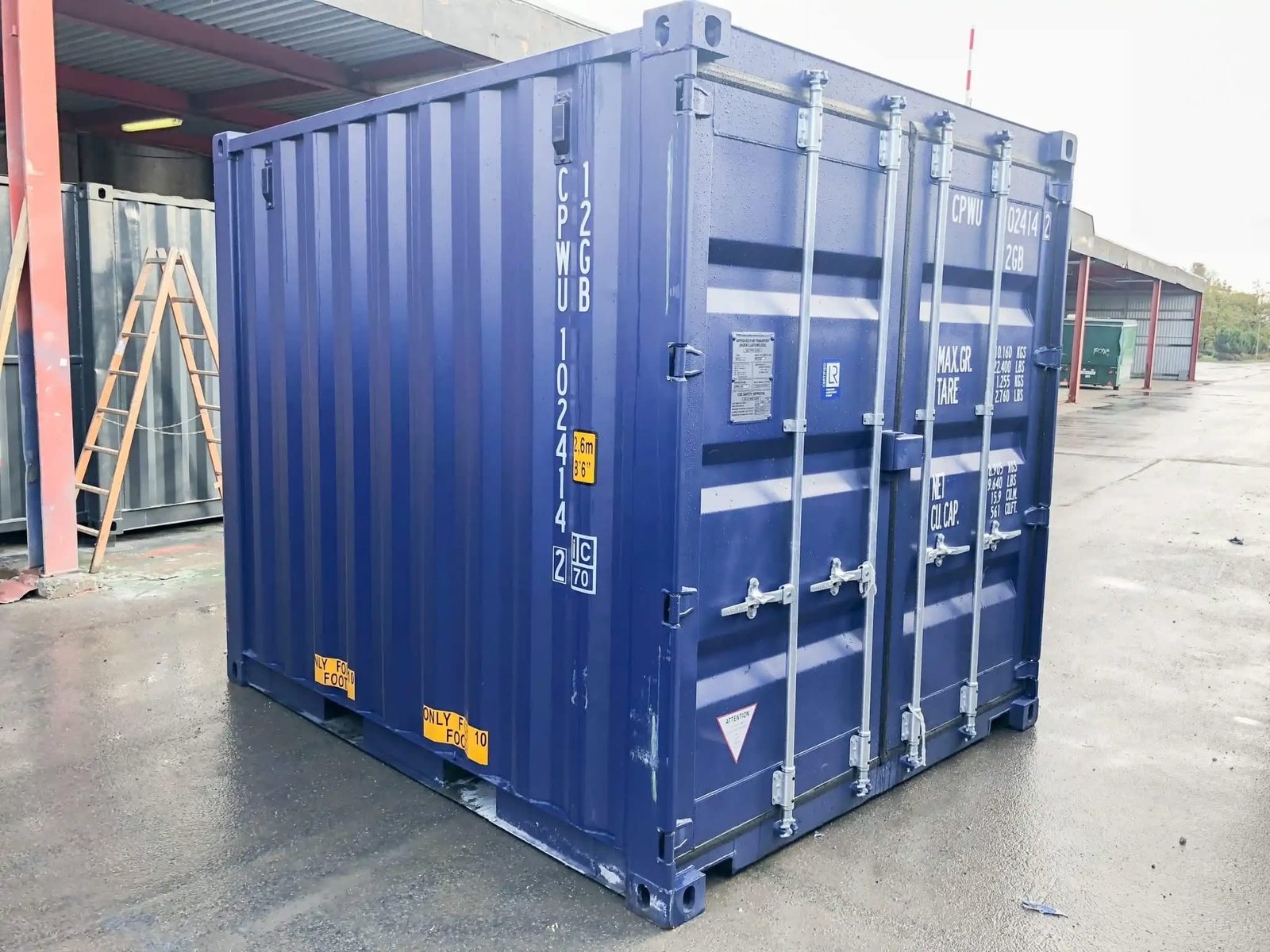 10 fods isoleret blaa container porte angle