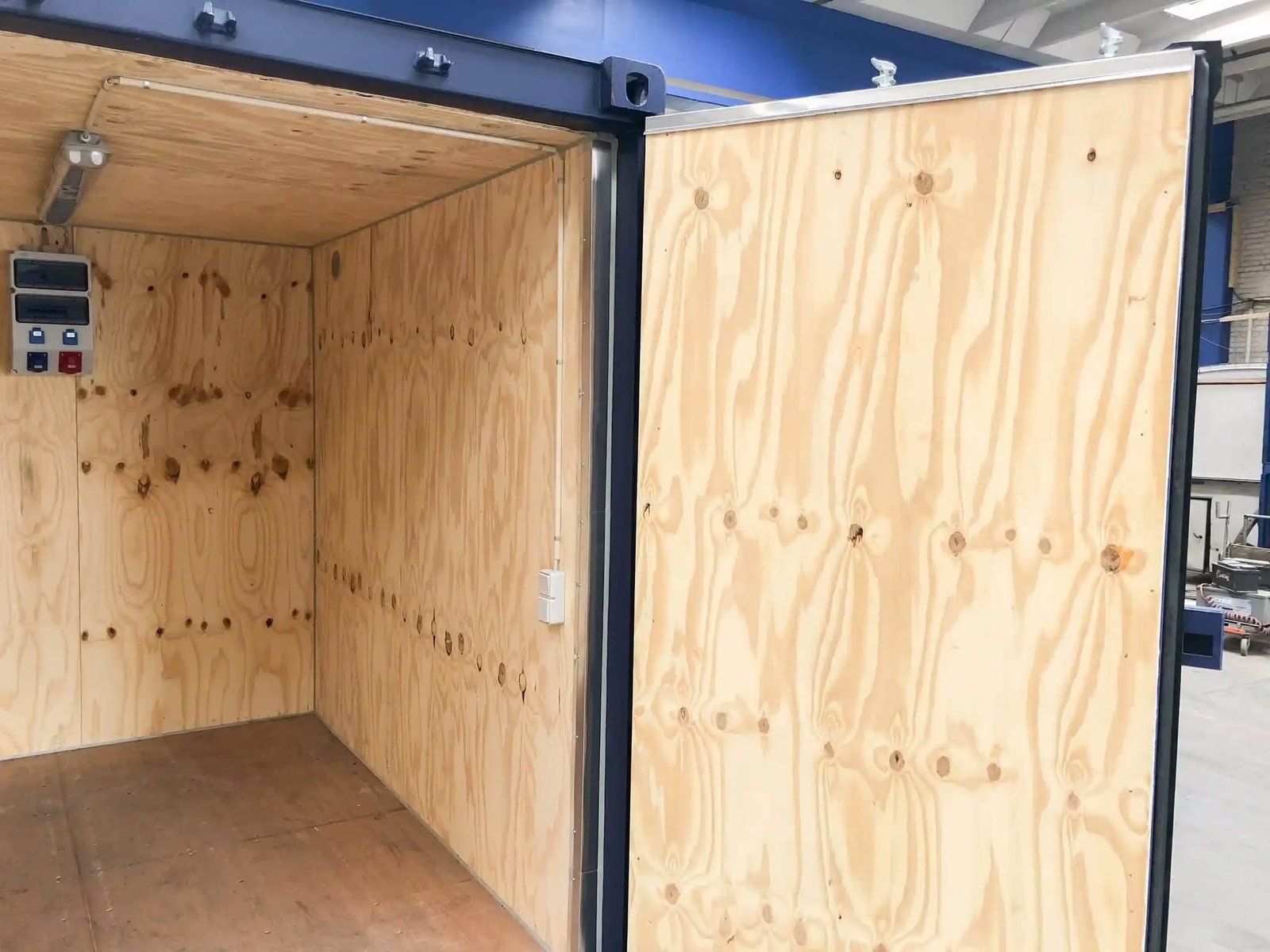 10 fods isoleret blaa container tableau visible