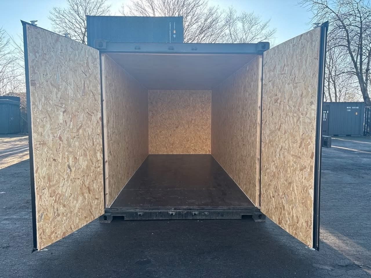 20 fods container stålgaragedør indvendigt