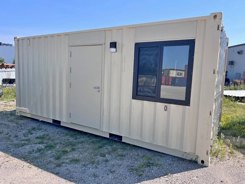 20 fods beige kontorcontainer facade dør vindue