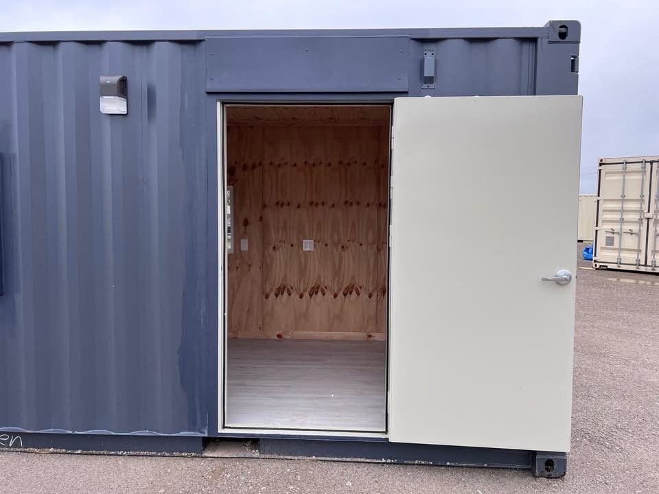 20 fods mørkegrå kontorcontainer dør åben intérieur