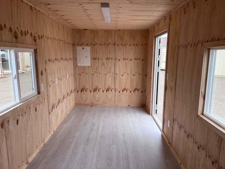 20 fods mørkegrå kontorcontainer intérieur træ