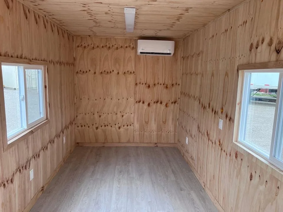 20 fods mørkegrå kontorcontainer intérieur bred