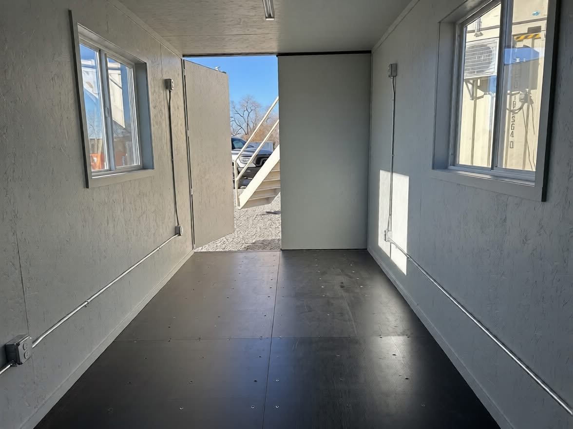 20 fods grå kontorcontainer intérieur åben