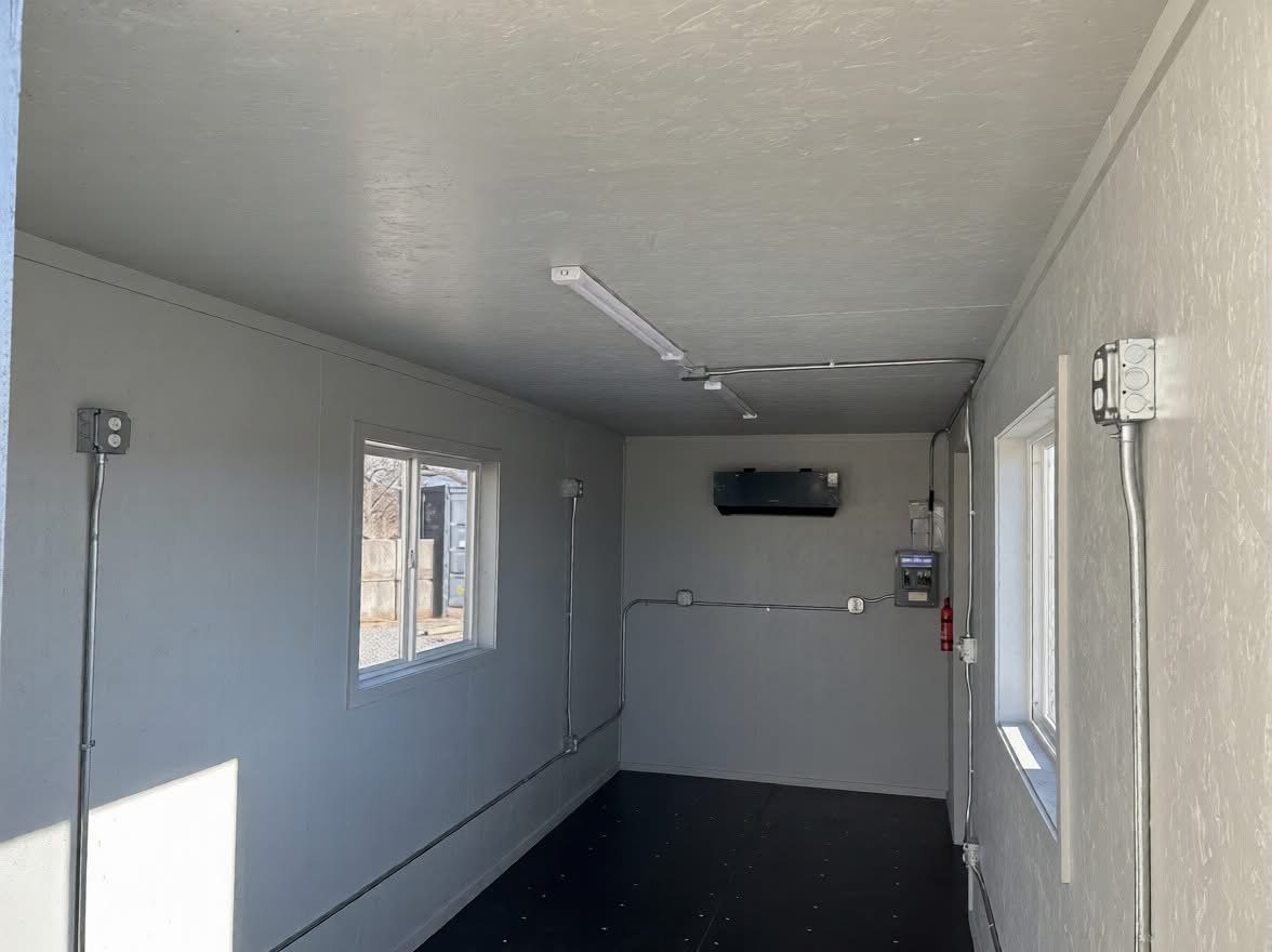 20 fods grå kontorcontainer intérieur loftsbelysning