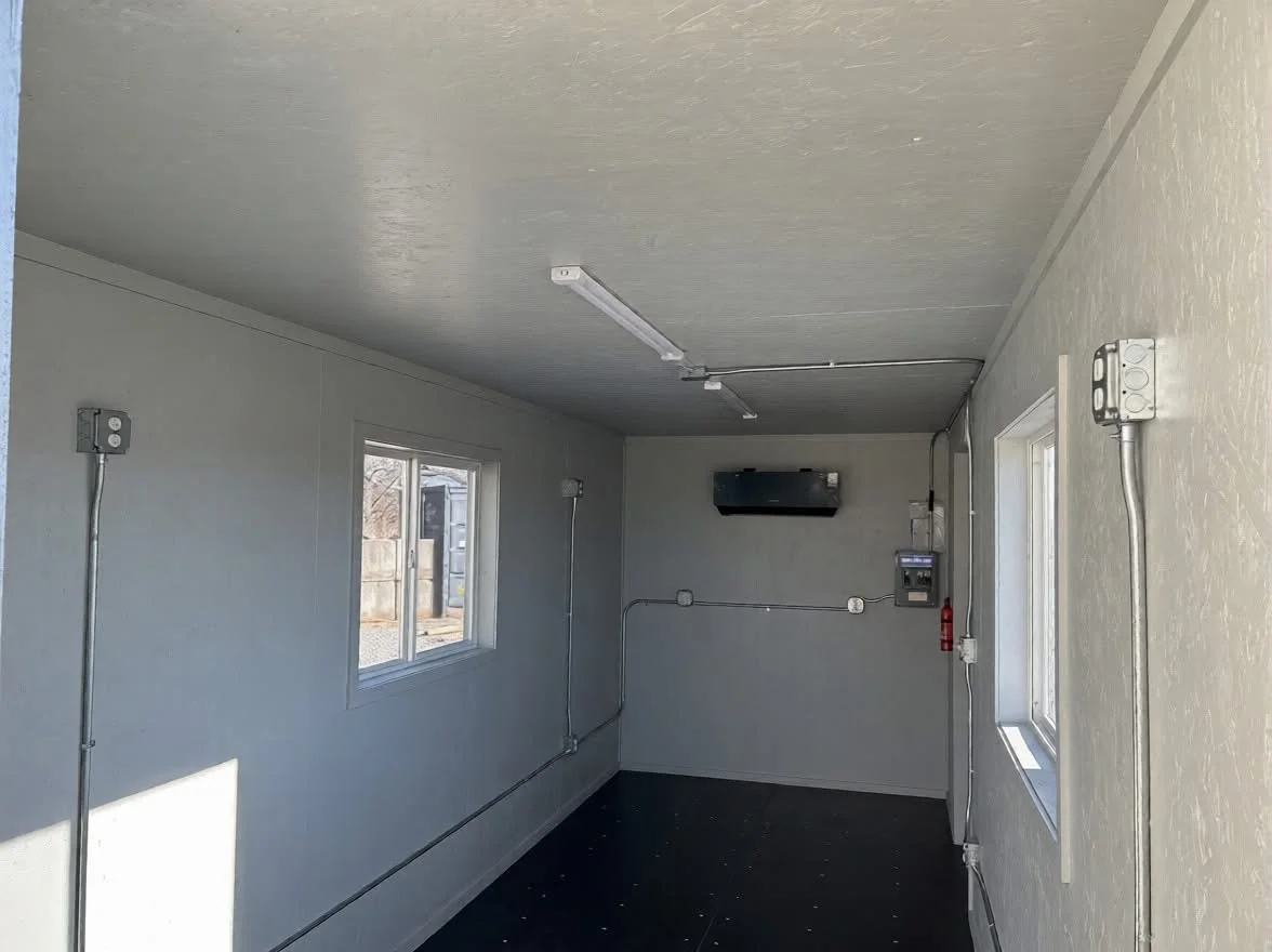 20 fods grå kontorcontainer intérieur loftsbelysning