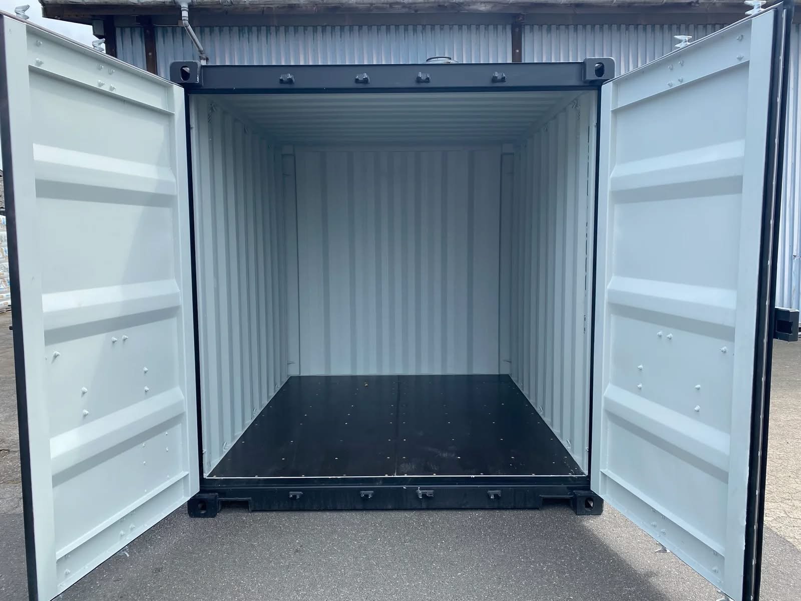 10 fods container sort porte ouverte